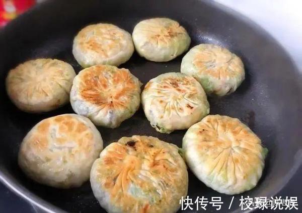 黑木耳|酥脆焦黄的黄金元宝馅饼，美味的早餐美食，一碗胡辣汤，人间美味