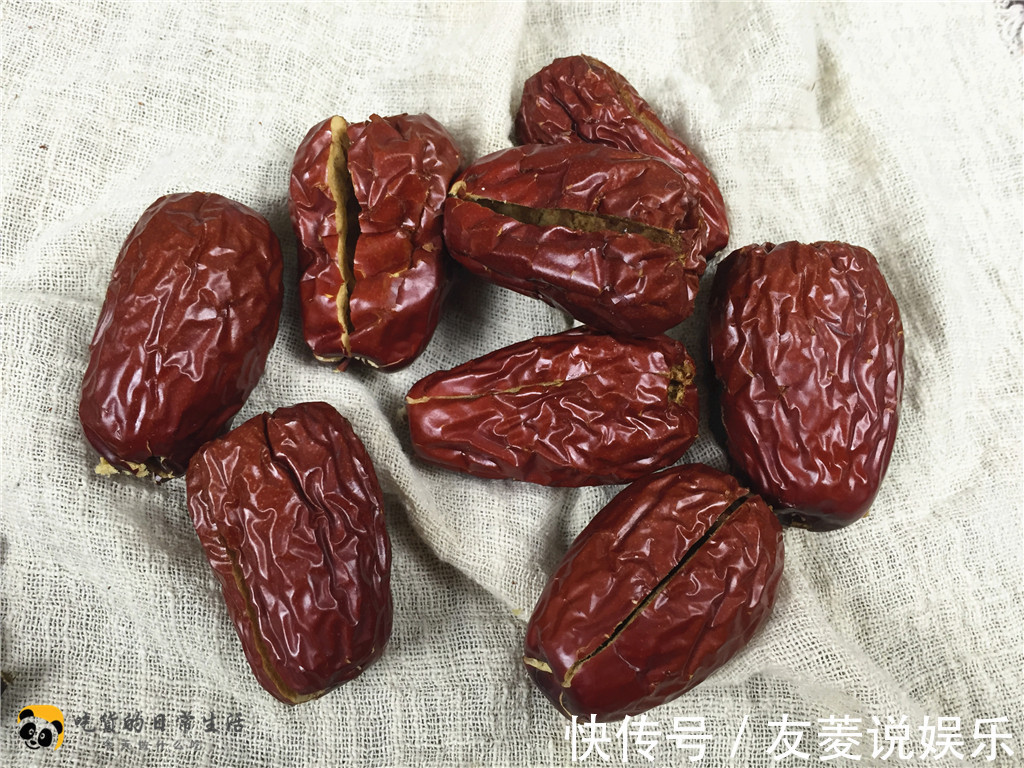 想吃枣夹核桃不用买，红枣核桃一拥抱，等10分钟，满屋子飘香