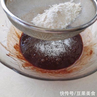 好吃|好吃到模糊的巧克力熔岩蛋糕，怎么都吃不够