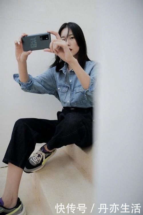 雾霾|皮肤暗黄的女人,建议多穿这3个高级色,减龄显白不止一点点