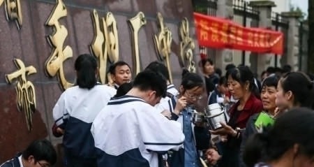 毛坦厂中学|8岁男孩过劳猝死,临终前说了7个字,让所有父母沉痛深思……