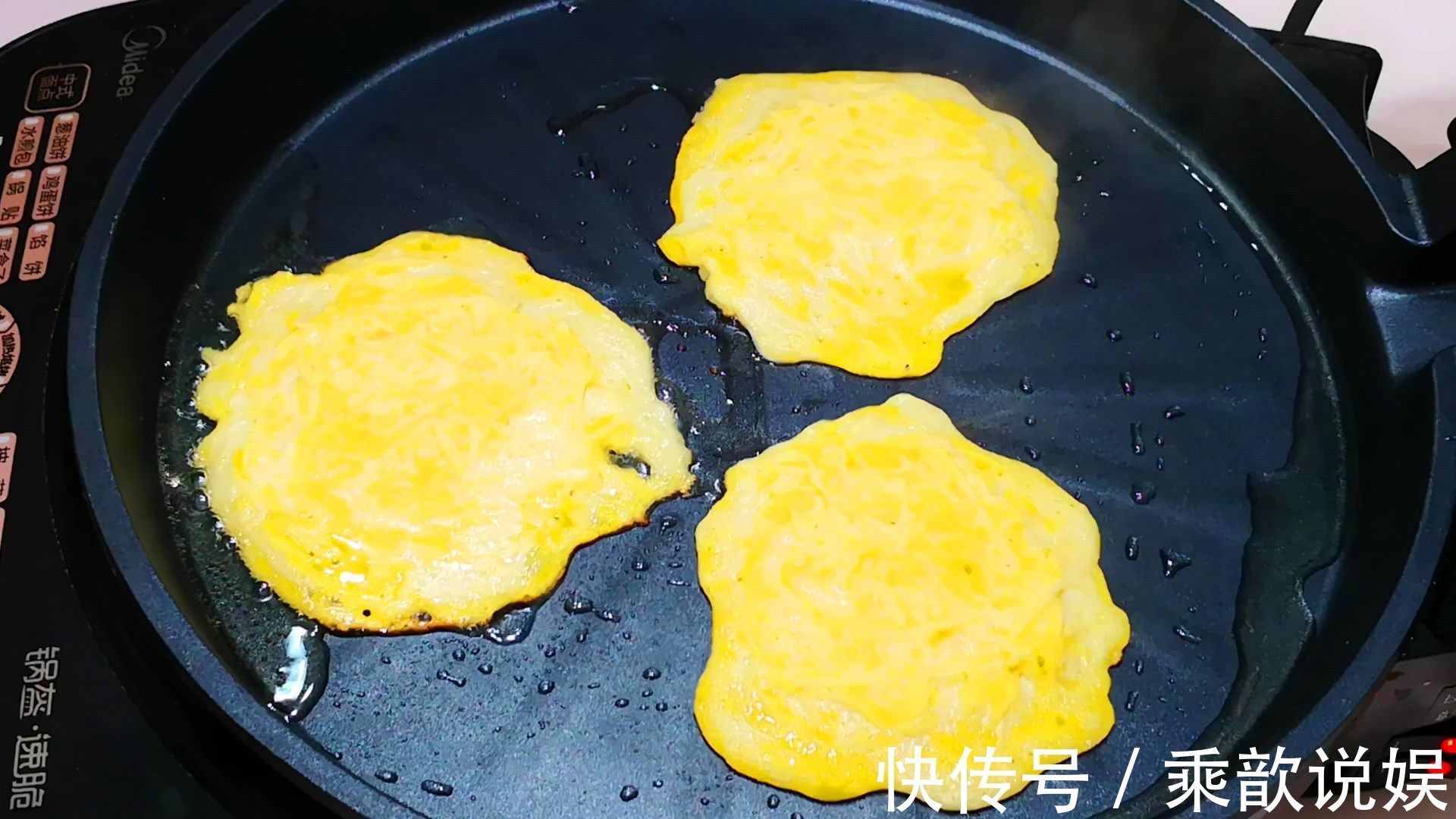 玉米面又出新吃法，我家早餐隔三差五吃，比油条简单，比包子香