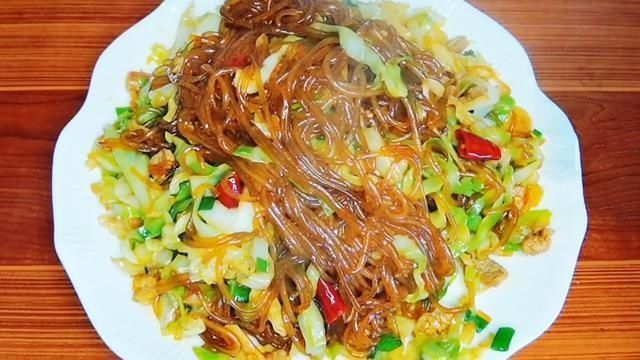 包菜炒粉条|几毛1斤的粉条火了，教你个好吃的做法，不坨不粘锅，好吃又解馋