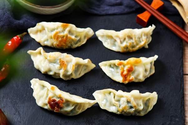 调韭菜馅，关键1步要牢记，韭菜翠绿不出水，包出的饺子鲜美好吃