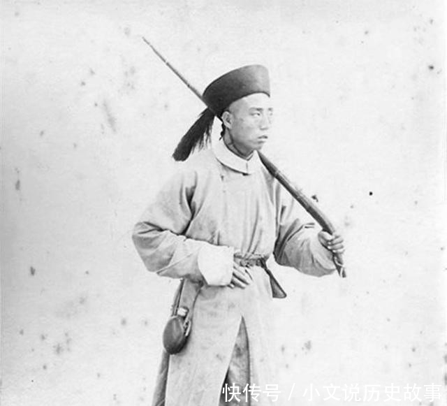 医生|清末旧照片:大内高手身体瘦弱武器落后,医生竟然露天拔牙