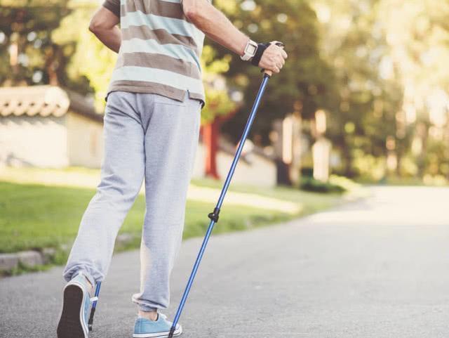 走路锻炼|走路锻炼好处多，但有4个“坑”别踩，以免自讨苦吃