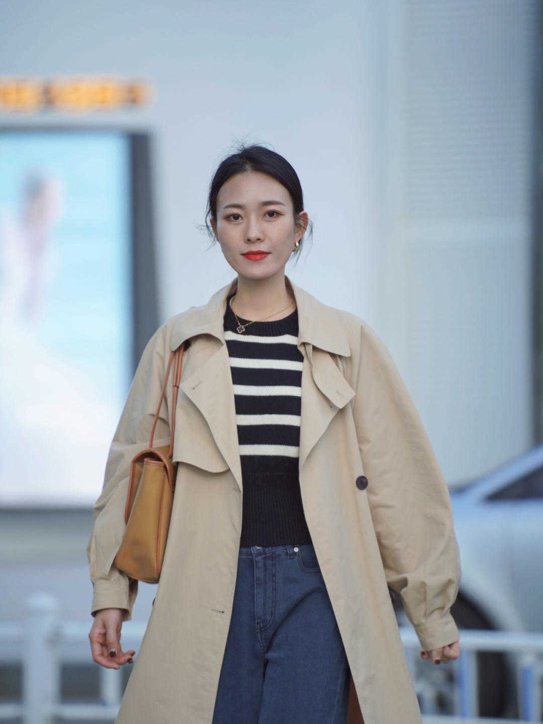 秋天|风衣的潮流还没过,小个子宁可搭配裤子,这是为什么?看完就明白