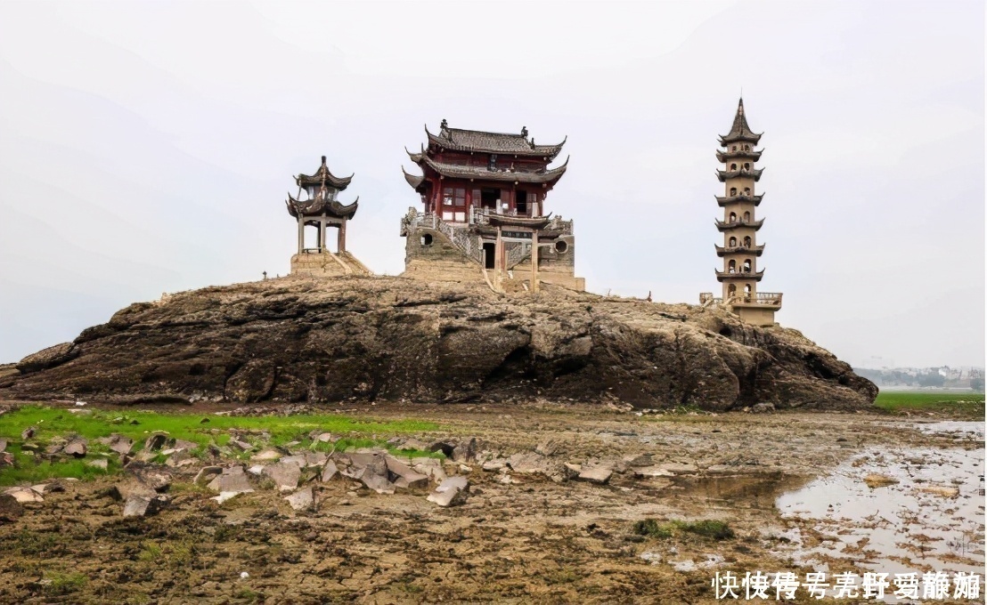 鄱阳湖一水下地宫，每年仅显现一次，水下浸泡千年依然屹立不倒