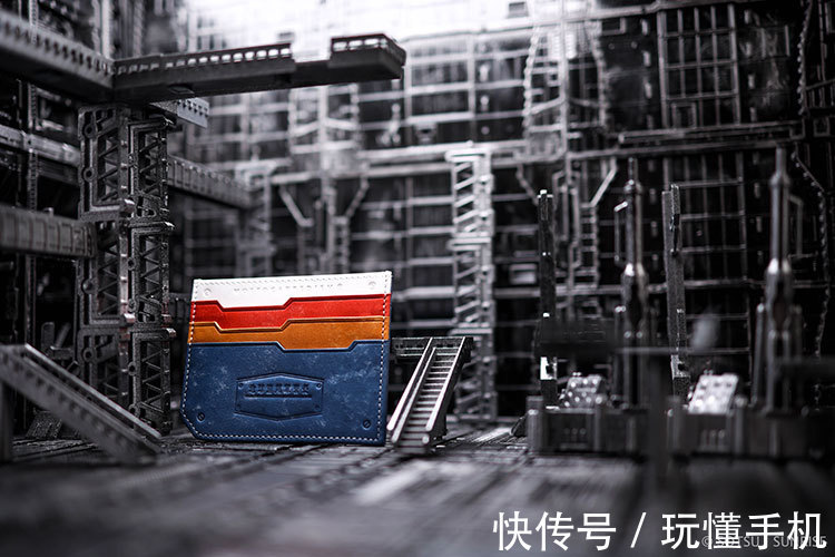 皮革 高达联名皮革产品:三大经典招牌机甲均亮相