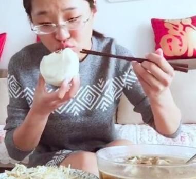 宵夜|怀孕期间，孕妈妈尽量别吃这“3种饭”，对胎儿发育没好处