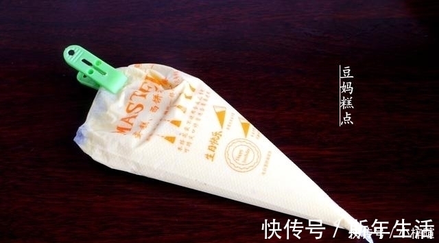 不用一滴油，教你做鸡蛋小饼干，只需3种食材，口口香又酥