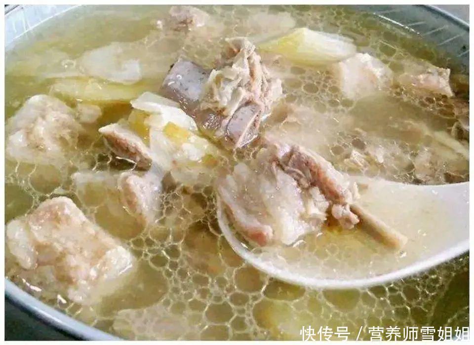 尿酸高了,防并发症,少碰三种水,做好四件事,降低尿酸不是难事