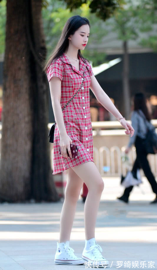 梦幻 A字裙太普通了,新出的“眼影裙”突然火了起来,梦幻又少女!