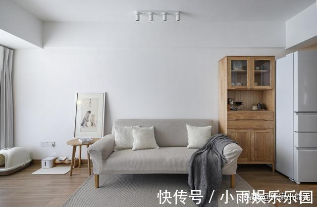 客餐厅|看了他家才知道,全屋刮大白,没安装吊顶不做电视墙,极简又耐看