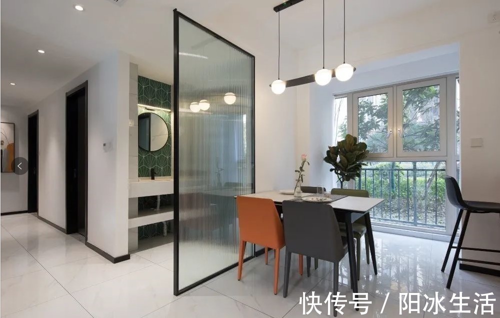 橙绿撞色|精选案例丨130平现代混搭婚房,橙绿撞色吸睛十足!