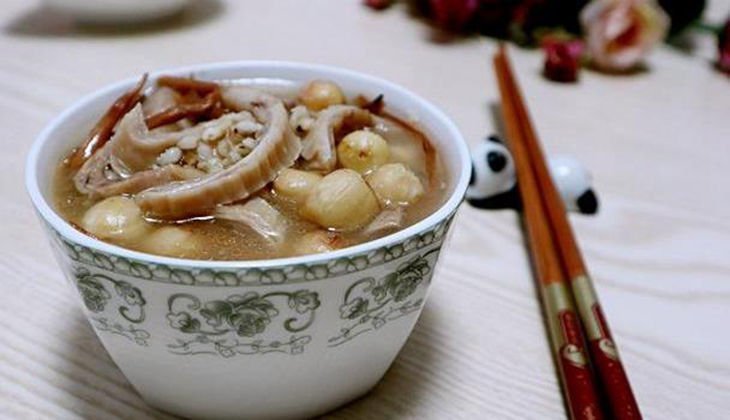 美食:椒盐大虾,麻油猪手鸭,四宝猪肚汤,辣炒胡萝卜丝