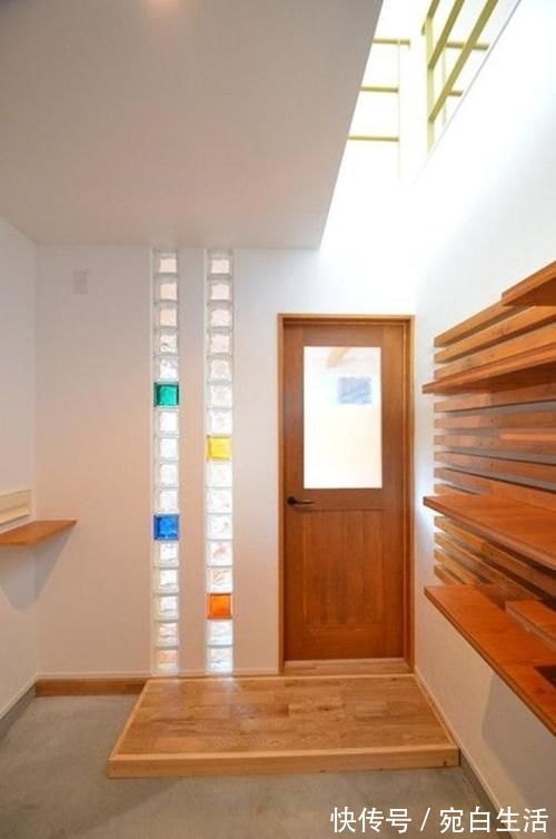 邻居家|够聪明,墙砸空一截,砌45公分高玻璃砖,亮堂2倍邻居天天眼红