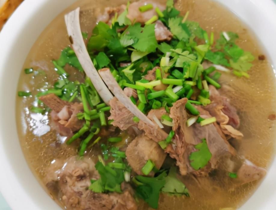 羊排|炖羊肉时，牢记“1放2不做”窍门，羊肉汤香浓肉软烂，无膻味