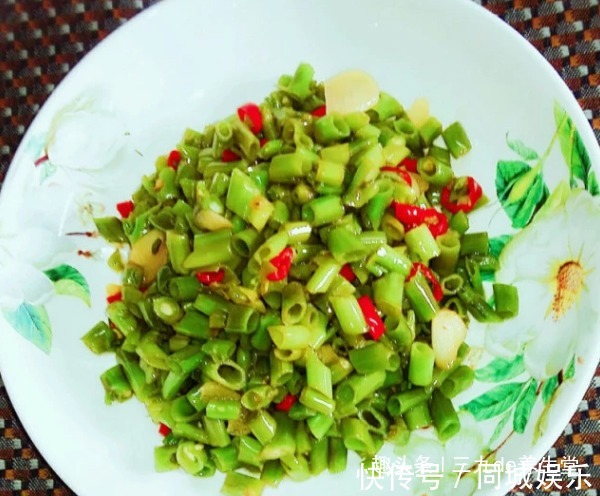 肚腩|女性不想肚子鼓鼓，不妨多吃以下3道菜，清腸排毒，撫平肚腩