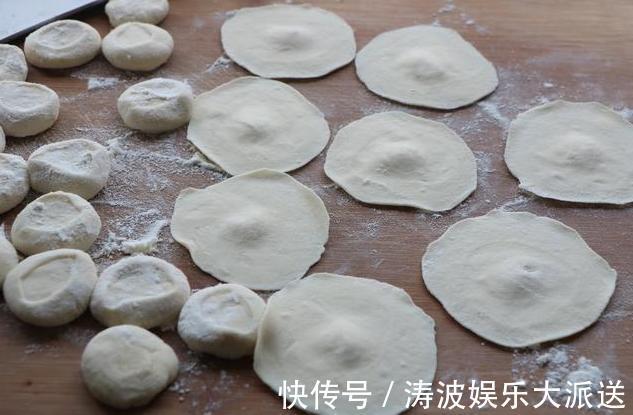 搅拌均匀|除夕又吃猪肉饺子我家最爱此素馅饺子，不油腻还便宜