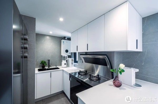 装出禁欲感，超实用的设计没有浪费一丝空间|魔都46㎡ 复式| 厨房