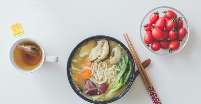  吃晚饭|“不吃晚饭，饿治百病”省掉一顿晚饭，对身体到底有没有好处