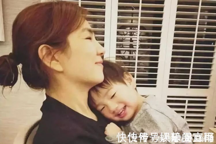 ell同是“水中分娩”,2位女明星结局截然不同,主要看这3个硬性条件