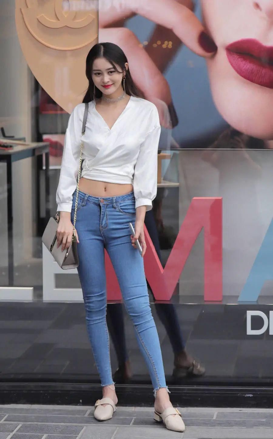  穿着|牛仔裤配衬衫，简单而不失时尚，出门约会再合适不过了！