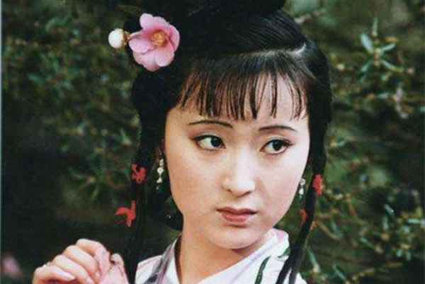 晴雯&贾宝玉送2条旧手帕,到底是啥情谊,让黛玉浑身火热,满面通红?