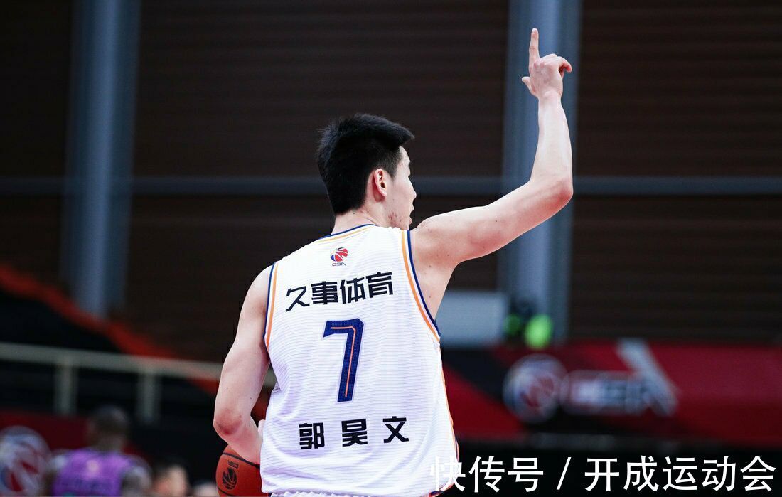 篮板|上海男篮惨败!陶汉林教王哲林做“硬汉”!郭昊文疑似荒废天赋
