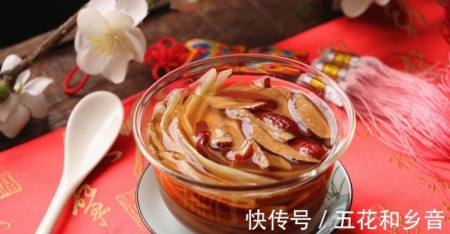 冬季，把红枣和生姜一起煮，没想到这么厉害，很多人不懂有啥用！