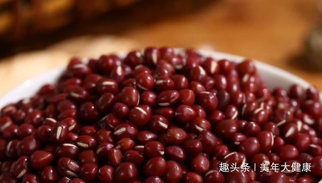 调经排毒|女人月经量越来越少平时放开肚子吃4物，调经排毒，子宫更干净