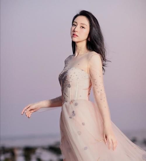 脸型|若你才四十岁,这些“老阿姨发型”建议别留,显老难看还特土