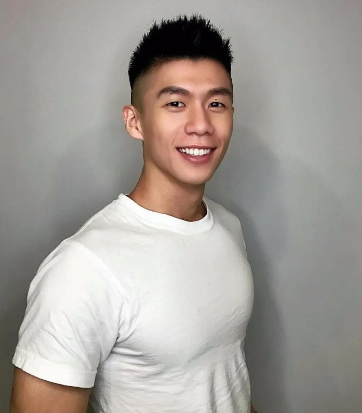额头|男生剪腻了“短盖头”发型，不妨试试这4款造型，清爽时尚显帅气