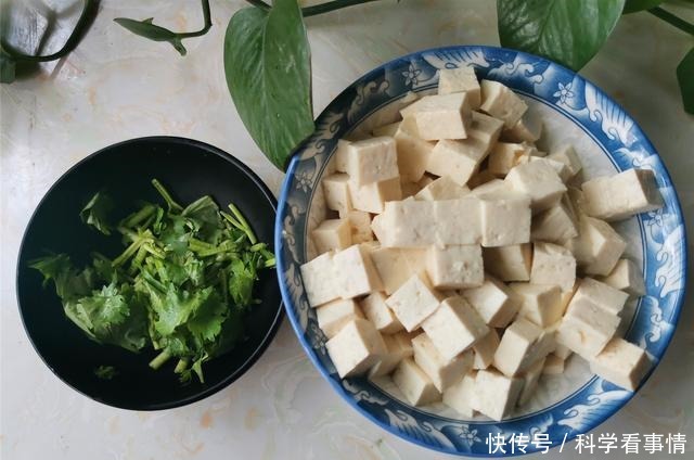 做菌菇豆腐汤，和这个食材一起煮，鲜香味美，香味扑鼻