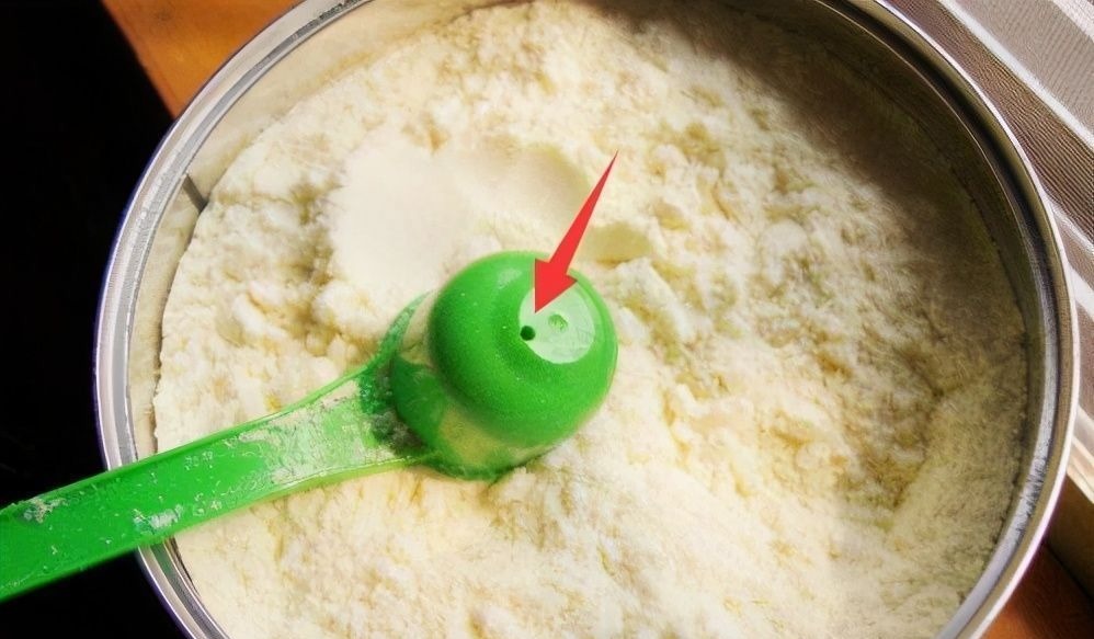 用途|为什么奶粉勺底部有一个小洞?不是一无用处,用途大有学问