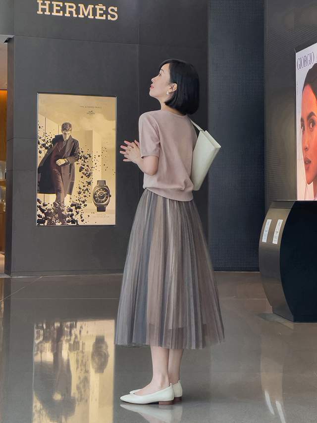 高跟鞋 秋季,穿什么鞋才洋气,今年流行穿“羊皮”粗跟平底鞋,舒适优雅