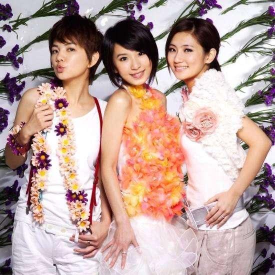 美丽新世界|华语第一女子天团出道三年推出50首歌,如今一人失声令粉丝痛心