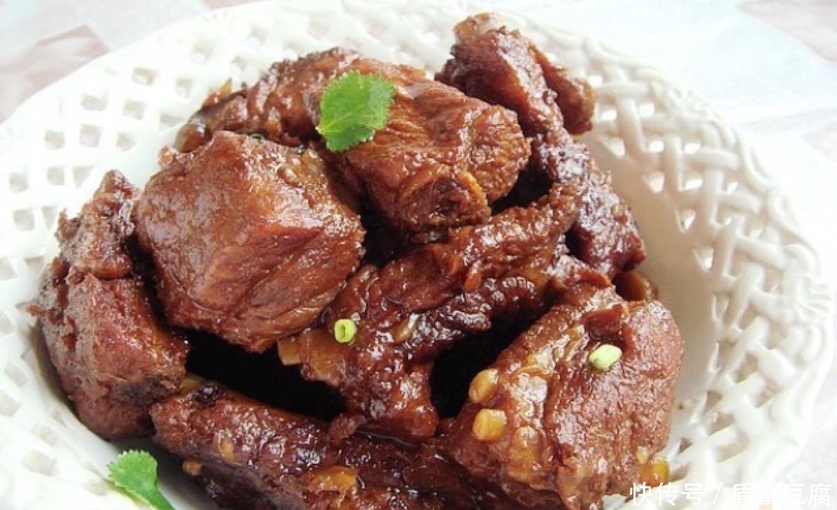 软烂|炖牛肉放什么调料?牢记这3样,牛肉软烂、多汁又入味