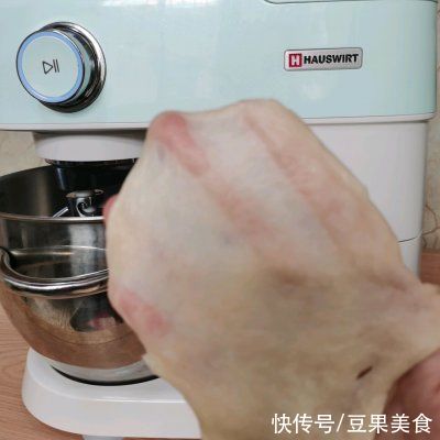 配方|零失败！私房专用配方！酥到掉渣的蛋黄酥