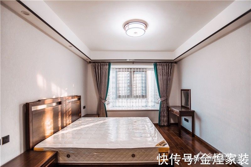 装修|139㎡新中式装修，让客厅怦然心动，沉稳大气又别具韵味