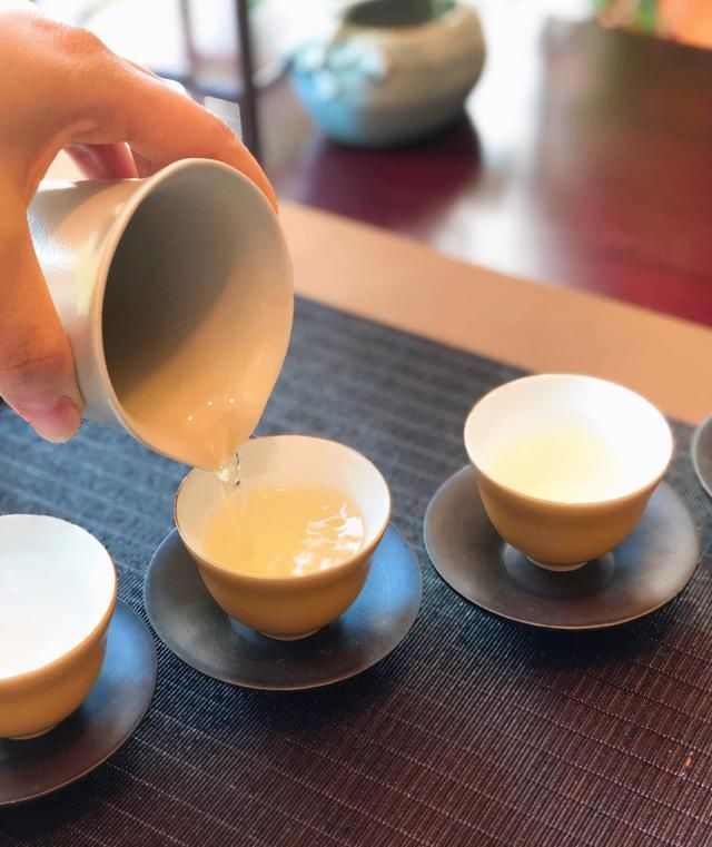 招待朋友喝茶4个细节一定要注意,一不小心引误会