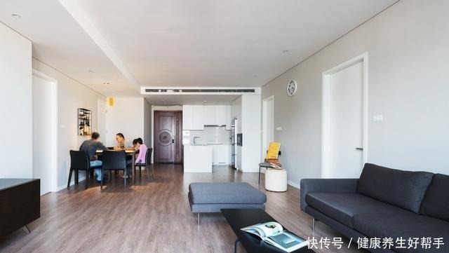 衣帽间|这是我见过的最小的衣帽间,推拉门隔出2㎡就搞定了,适用小户型!