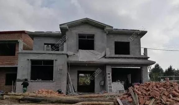 别墅|农村小伙竟花34万在人烟稀少的地方建别墅，为了啥？