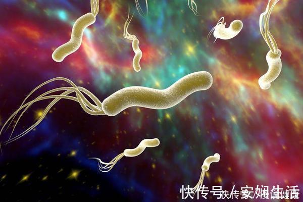 慢性胃病|感染8亿国人!幽门螺旋杆菌有多难缠?提醒:多喝1水,多吃2物