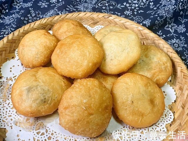 酥脆|油炸糕怎样做酥脆鼓大泡？掌握两个小技巧，各个空心不开裂