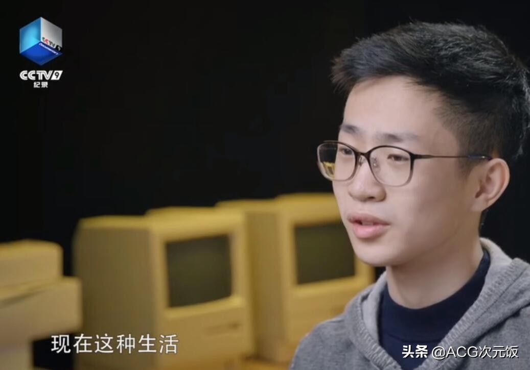 人民日报报道B站何同学，800万粉的UP主，也知道自己拖更严重