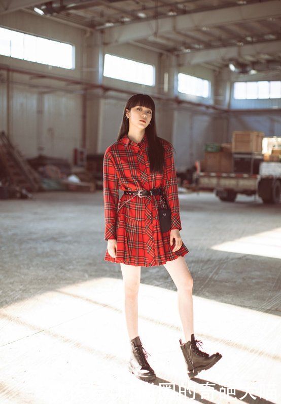 碎花裙|油画感穿搭才是夏日的正确打开方式！可盐可甜还清爽，时髦又降温