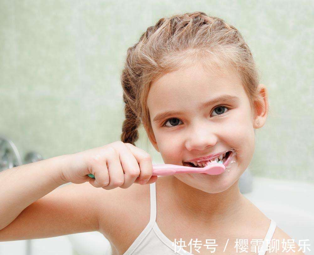 家长|不同年龄的宝宝该如何刷牙爸妈必知的宝宝刷牙指南