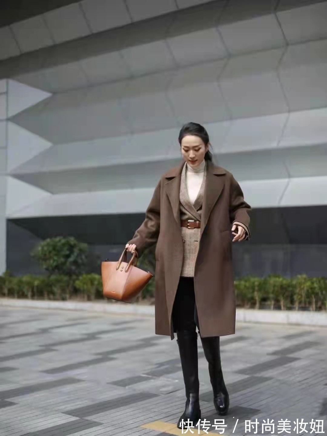 孟晚舟|这是我见过最“显贵”的冬季穿搭,不冻腿还很洋气,真高级